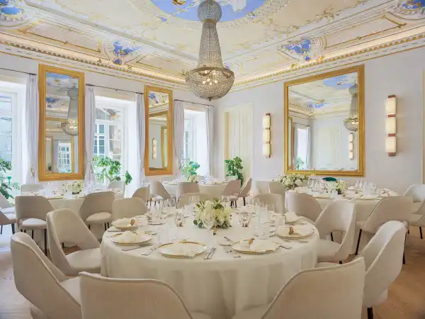 Book the Mirror Room Event Space for your event in Lisbon